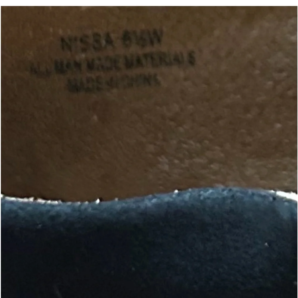 Cushionaire womens black zipper shoes size 6 1/2 Wide